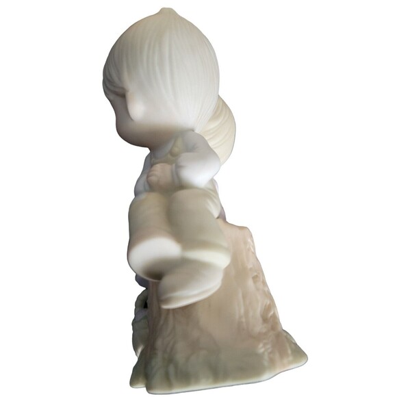 1989 Precious Moments Love One Another Boy & Girl on a Tree Stump Figurine - Picture 5 of 8
